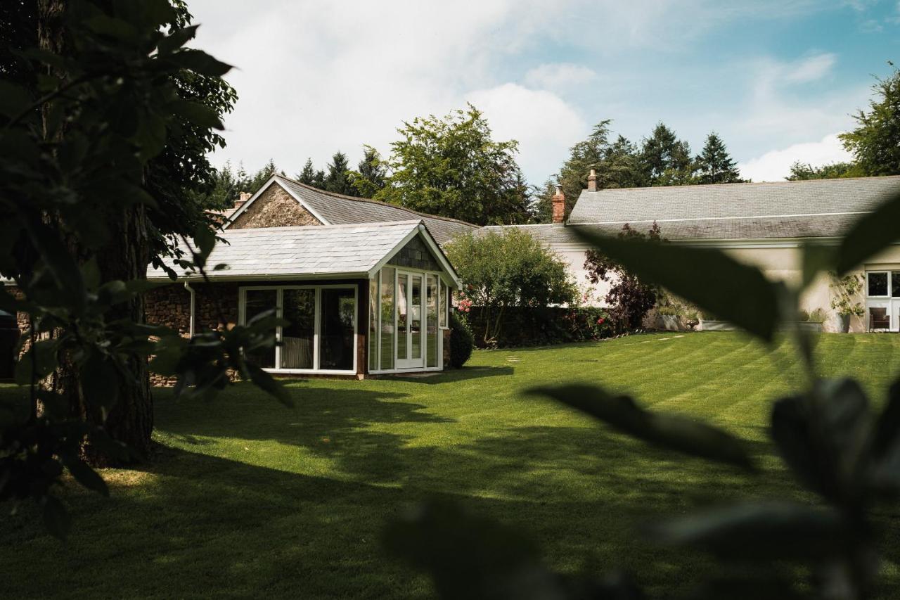 مبيت وإفطار تيفرتون Stoodleigh Court Coach House المظهر الخارجي الصورة