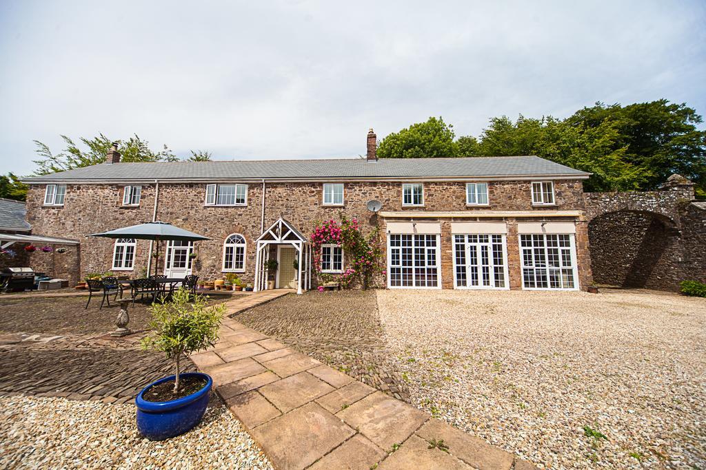مبيت وإفطار تيفرتون Stoodleigh Court Coach House المظهر الخارجي الصورة